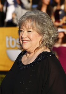Kathy Bates empieza su lucha contra el cáncer con una decisión difícil pero necesaria